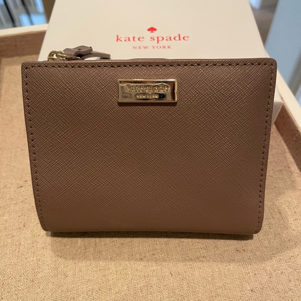 Kate Spade Zippered Wallet